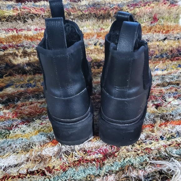 UGG Neumel Platform Chelsea Boot - Picture 6 of 7